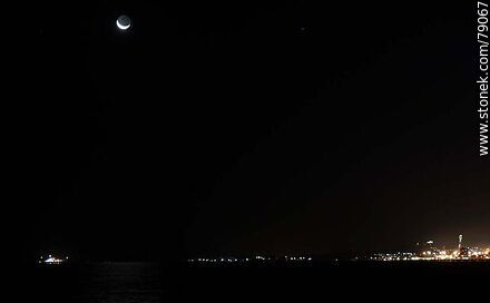 The new moon is about to set under the sea. - Department of Montevideo - URUGUAY. Photo #79067