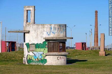 Old police sentry box and  old chimney in Rambla Francia - Department of Montevideo - URUGUAY. Photo #79173