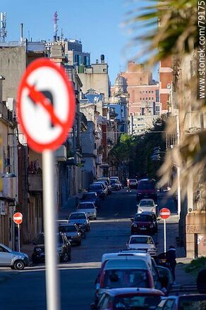 La calle Sarandí - Departamento de Montevideo - URUGUAY. Foto No. 79175