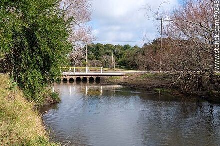 Puente en el camino Manuel Oribe sobre el arroyo Pan de Azúcar - Departamento de Maldonado - URUGUAY. Foto No. 79248