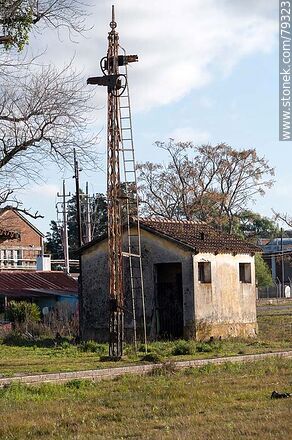 Antigua estación de trenes de San Carlos. Antigua torre de señales de AFE - Departamento de Maldonado - URUGUAY. Foto No. 79323