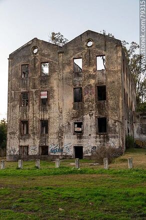 Remains of the old Lavagna mill - Department of Maldonado - URUGUAY. Photo #79315
