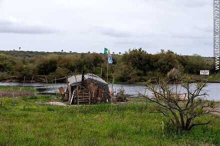 Rancho a orillas del arroyo San Miguel - Departamento de Rocha - URUGUAY. Foto No. 79724