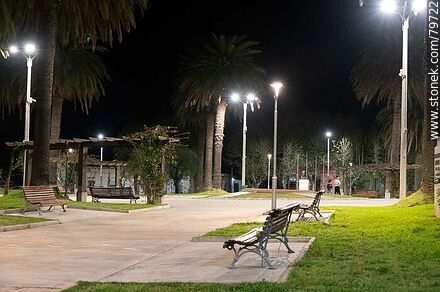 Plaza de Solís de Mataojo en la noche - Departamento de Lavalleja - URUGUAY. Foto No. 79722