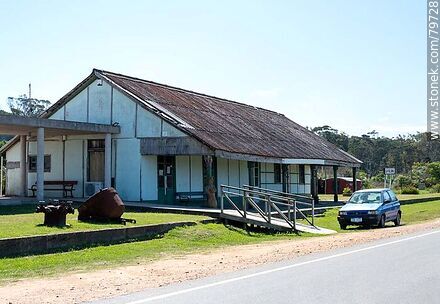 Antigua estación de trenes - Departamento de Rocha - URUGUAY. Foto No. 79728