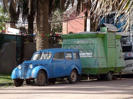 Camioneta antigua - Departamento de Canelones - URUGUAY. Foto No. 79776