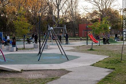 Parque Rodó infantil al atardecer - Departamento de Montevideo - URUGUAY. Foto No. 79846