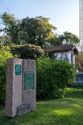 Monoliths with phrases by Clemente Estable and someone else. Botanical Garden - Department of Montevideo - URUGUAY. Photo #79899