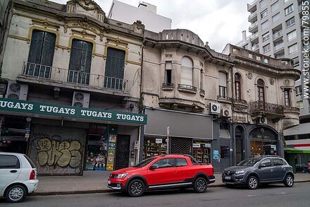 Edificios antiguos de la Av. 18 de Julio - Departamento de Montevideo - URUGUAY. Foto No. 79855