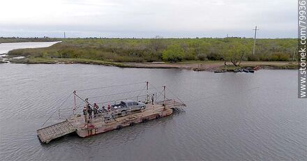 Vista aérea de la balsa para cruzar el arroyo El Parao - Department of Treinta y Tres - URUGUAY. Photo #79936