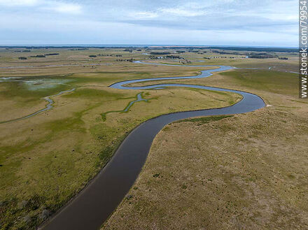 Vista aérea del serpenteante arroyo Valizas - Departamento de Rocha - URUGUAY. Foto No. 79954