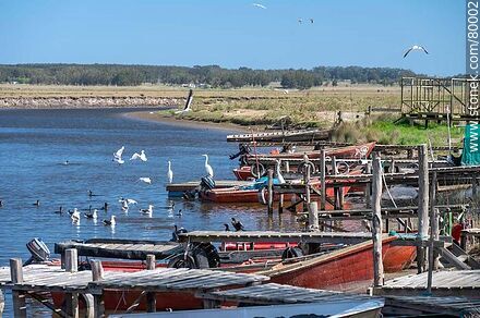 Pueblo de pescadores a la vera de la ruta 10 sobre el arroyo Valizas - Departamento de Rocha - URUGUAY. Foto No. 80002