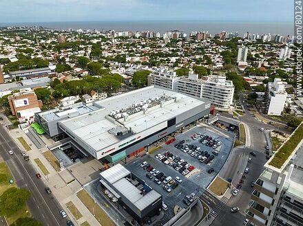 Vista aérea de Plaza Italia Shopping - Departamento de Montevideo - URUGUAY. Foto No. 80124