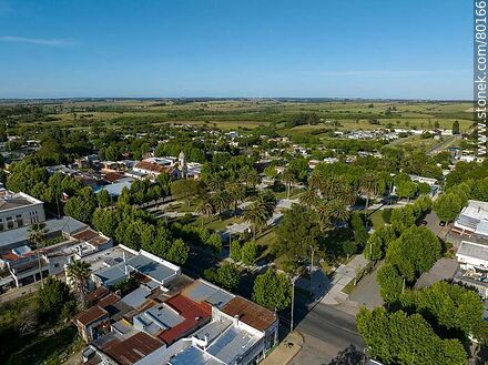 Vista aérea de la plaza de Solís de Mataojo - Departamento de Lavalleja - URUGUAY. Foto No. 80166