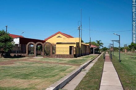 Centro MEC en la ex estación de trenes de Baltasar Brum - Departamento de Artigas - URUGUAY. Foto No. 80184