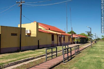 Centro MEC en la ex estación de trenes de Baltasar Brum - Departamento de Artigas - URUGUAY. Foto No. 80186