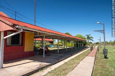 Centro MEC en la ex estación de trenes de Baltasar Brum - Departamento de Artigas - URUGUAY. Foto No. 80189