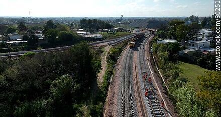Aerial view north of the new railroad tracks. Detour to Peñarol station. May 2023 - Department of Montevideo - URUGUAY. Photo #80251