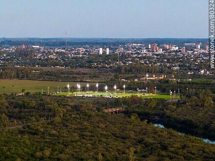 Vista aérea de Campus Deportivo Club Remeros de Salto. Puente en Costanera Norte - Departamento de Salto - URUGUAY. Foto No. 80324