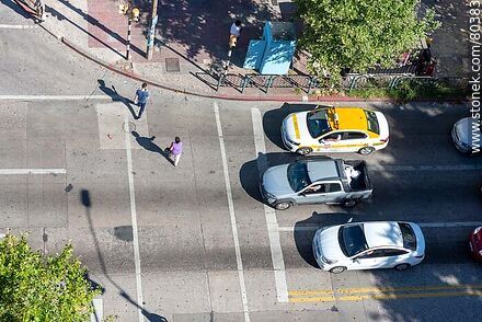 Aerial view of traffic waiting at traffic lights -  - MORE IMAGES. Photo #80383