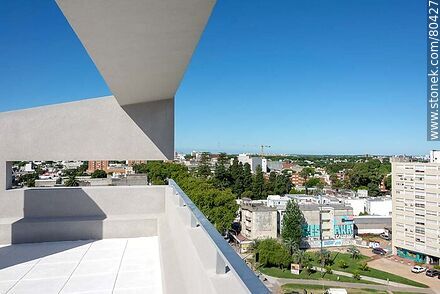 Terraza de un edificio con vista - Departamento de Montevideo - URUGUAY. Foto No. 80427