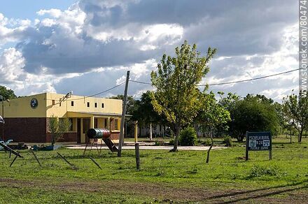 Escuela No. 24 de Cuaró - Departamento de Artigas - URUGUAY. Foto No. 80474