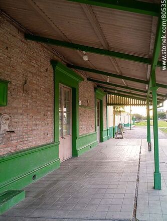 Estación de ferrocarril. Andén - Departamento de Soriano - URUGUAY. Foto No. 80535