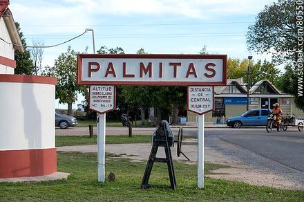 Estación de ferrocarril de Palmitas. Cartel de la estación - Departamento de Soriano - URUGUAY. Foto No. 80550