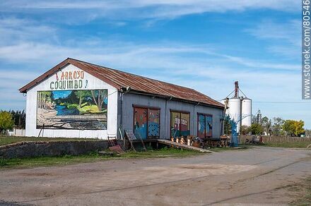 Palmitas Railway Station. Old AFE shed with mural on walls and doors. - Soriano - URUGUAY. Photo #80546