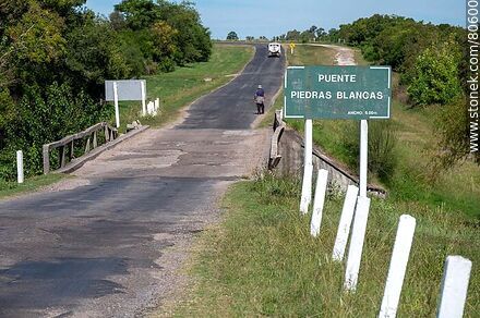 Road to Queguay River. Piedras Blancas Bridge - Department of Paysandú - URUGUAY. Photo #80600