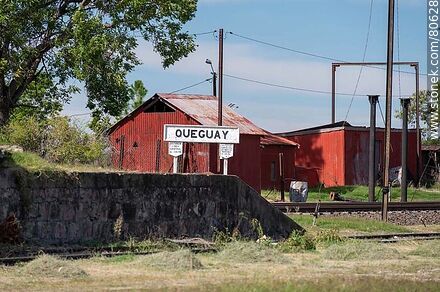 Estación de trenes Queguay. Cartel de la estación - Departamento de Paysandú - URUGUAY. Foto No. 80628
