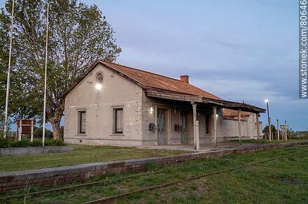 Antigua estación de ferrocarril Santa Catalina - Departamento de Soriano - URUGUAY. Foto No. 80646