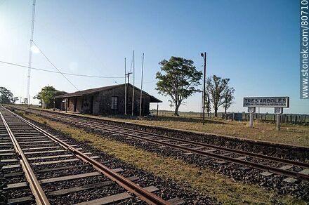 Estación de ferrocarril Tres Árboles - Departamento de Paysandú - URUGUAY. Foto No. 80710