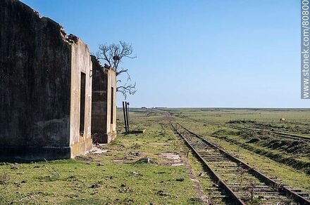 Former Totoral station, its remains - Department of Paysandú - URUGUAY. Photo #80800