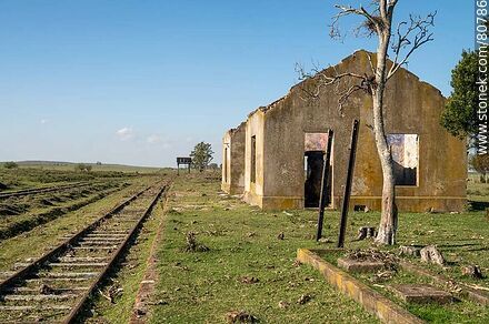 Antigua estación Totoral, sus restos - Departamento de Paysandú - URUGUAY. Foto No. 80786