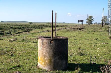 Old Totoral station, cistern - Department of Paysandú - URUGUAY. Photo #80785
