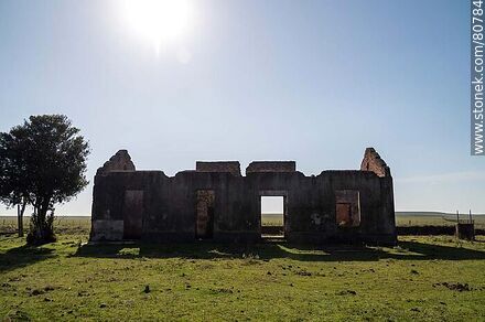 Former Totoral station, its remains - Department of Paysandú - URUGUAY. Photo #80784