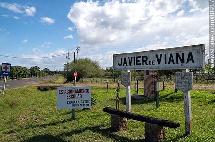 Estación de ferrocarril de Javier de Viana. Cartel de la estación - Departamento de Artigas - URUGUAY. Foto No. 80917