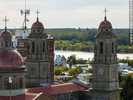 Vista aérea de las cúpulas de la catedral de Mercedes - Departamento de Soriano - URUGUAY. Foto No. 81094