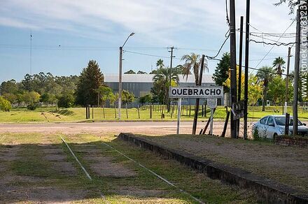 Estación de trenes de Quebracho. Cartel de la estación - Departamento de Paysandú - URUGUAY. Foto No. 81237
