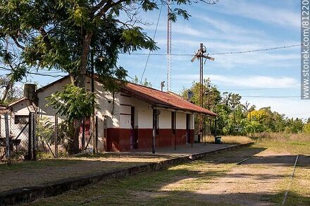 Quebracho train station. Station platform - Department of Paysandú - URUGUAY. Photo #81220