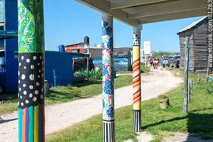 Columnas decoradas - Departamento de Rocha - URUGUAY. Foto No. 81263