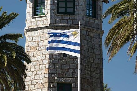 Torre y bandera uruguaya en Santa Teresa - Departamento de Rocha - URUGUAY. Foto No. 81268