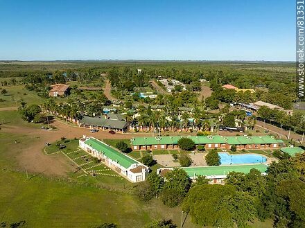 Vista aérea de complejos hoteleros en las termas - Departamento de Salto - URUGUAY. Foto No. 81351
