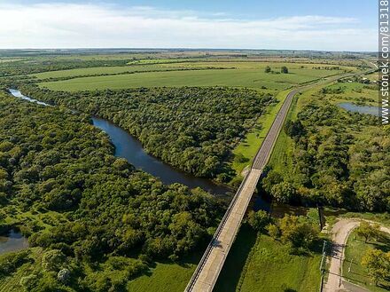 Aerial view of the bridge on route 3 over the Guaviyú stream - Department of Paysandú - URUGUAY. Photo #81318