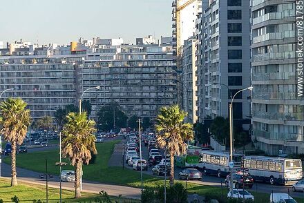 Traffic jam on Rep. del Peru boulevard - Department of Montevideo - URUGUAY. Photo #81785