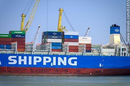 Containerized cargo vessel - Department of Montevideo - URUGUAY. Photo #81855