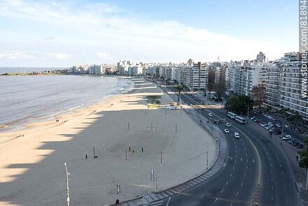 Rambla de Pocitos desde lo alto de un edificio - Departamento de Montevideo - URUGUAY. Foto No. 81894