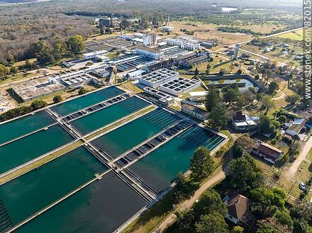 Vista aérea de la planta de potabilización de agua de OSE en Aguas Corrientes - Departamento de Canelones - URUGUAY. Foto No. 82015