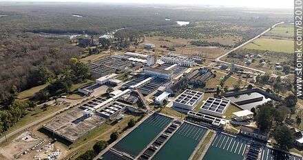 Vista aérea de la planta de potabilización de agua de OSE en Aguas Corrientes - Departamento de Canelones - URUGUAY. Foto No. 82010